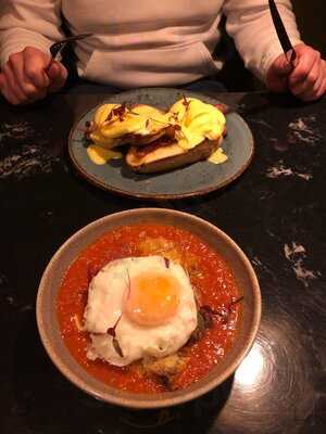 Plau Gin And Beer House