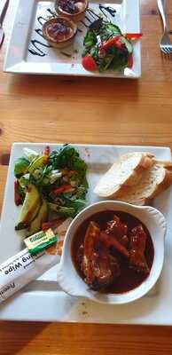 Mini's Wine Bar & Eatery