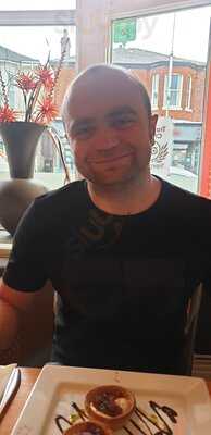 Mini's Wine Bar & Eatery