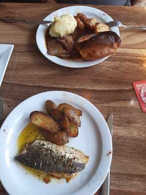 Mini's Wine Bar & Eatery