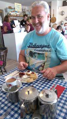 The Singing Kettle Tea Room And Eatery