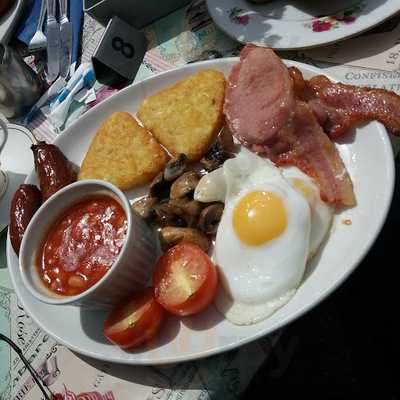 The Singing Kettle Tea Room And Eatery