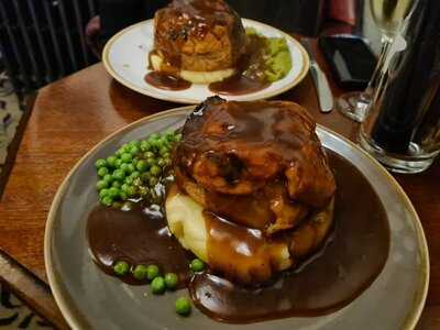 The Cardinal's Hat Inn