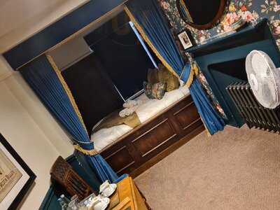 The Cardinal's Hat Inn