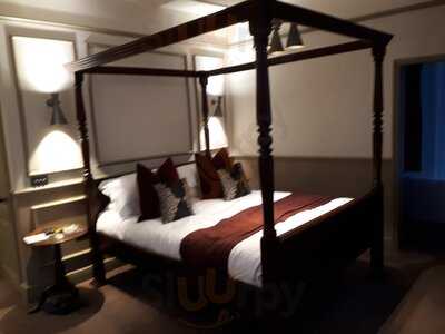 The Cardinal's Hat Inn