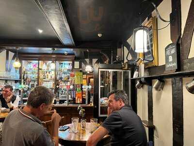 The Cardinal's Hat Inn