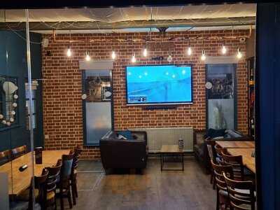 Tavi Bar And Indian Grill