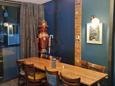 Tavi Bar And Indian Grill