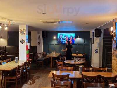 Tavi Bar And Indian Grill