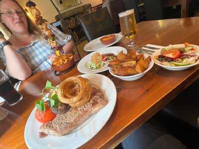 The Elm Tree @ Heath