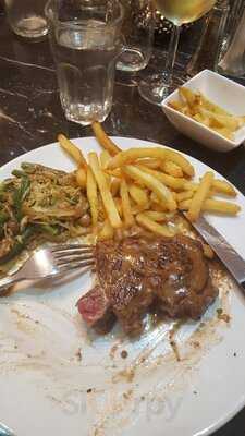 Poolside Restaurant At The Empire