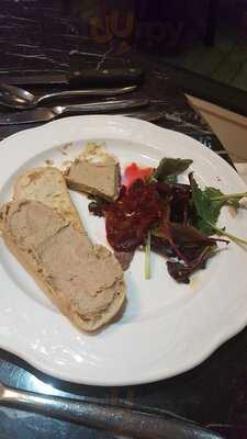 Poolside Restaurant At The Empire