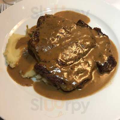 Poolside Restaurant At The Empire