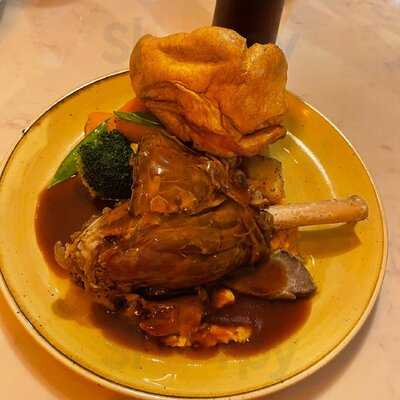 Retreat Grill, Bar And Restaurant