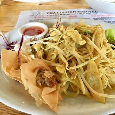 Bay View Bar & Thai Dining