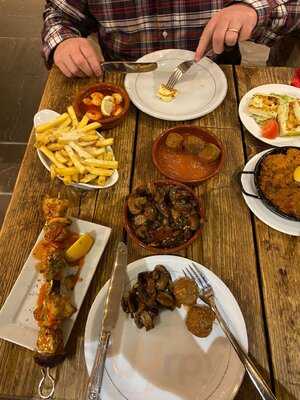 Los Reyes Tapas & Wine Bar