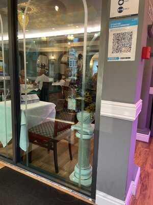 Miah's - Spencers Wood