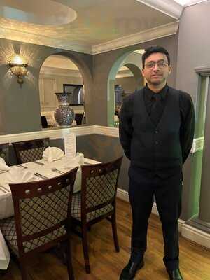 Miah's - Spencers Wood