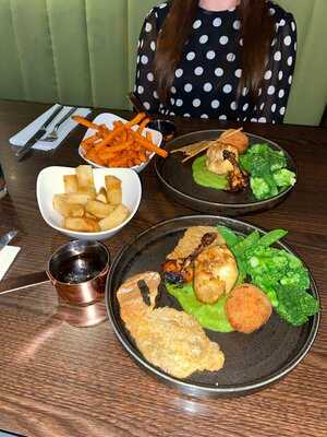 210 Bistro - Photo 8