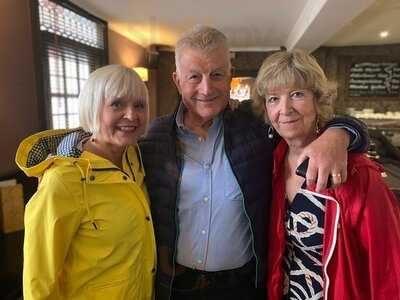 Cockadoo Bar & Restaurant