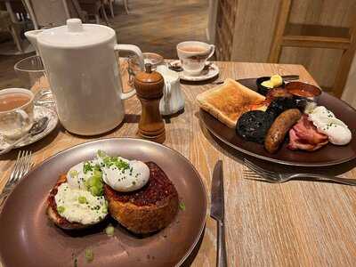 George's Dining Room & Bar