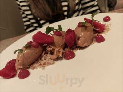 George's Dining Room & Bar