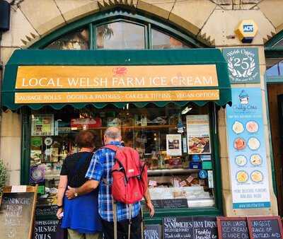 Llangollen Oggie Shop & Fine Foods