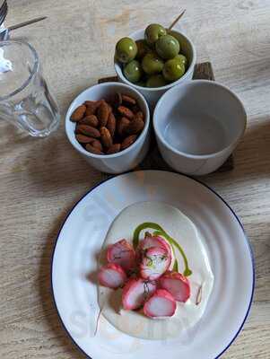 Oak Restaurant - Photo 8