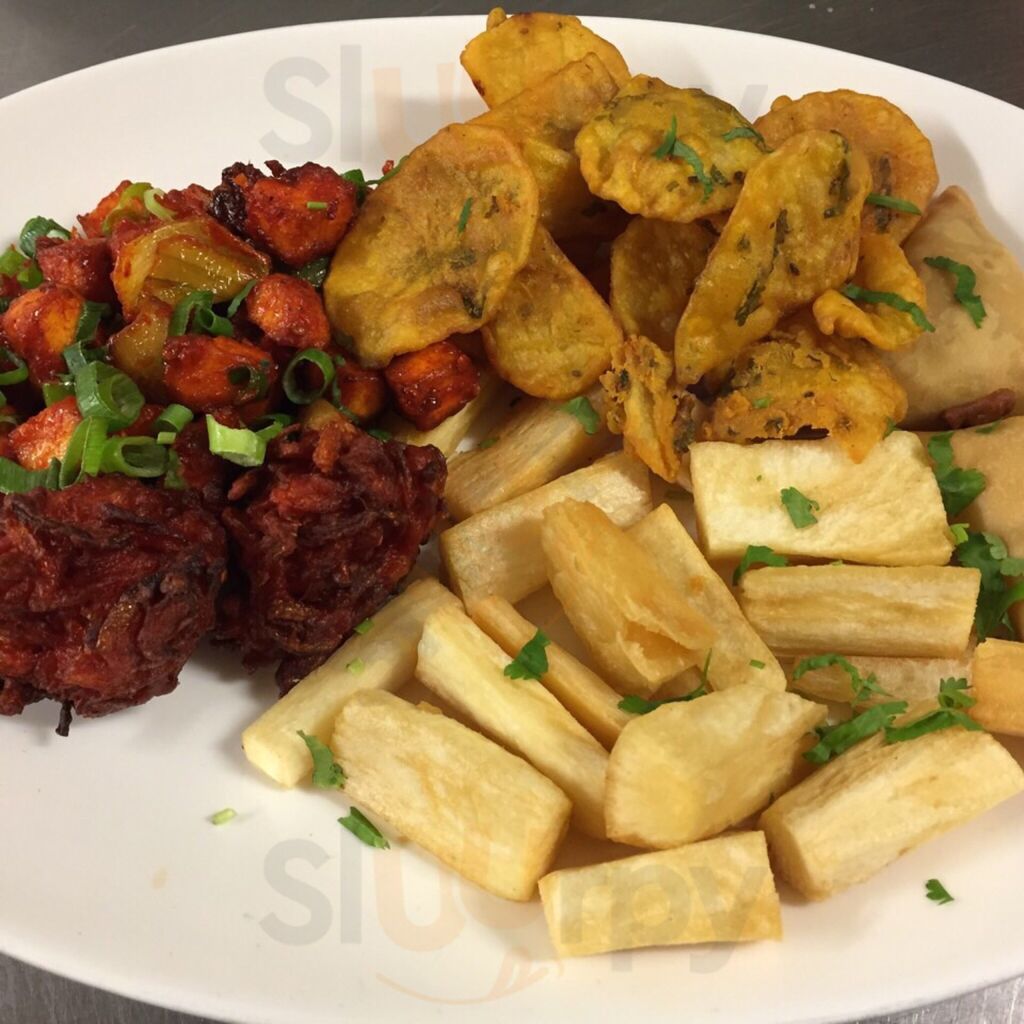 Saras Restaurant & Bar