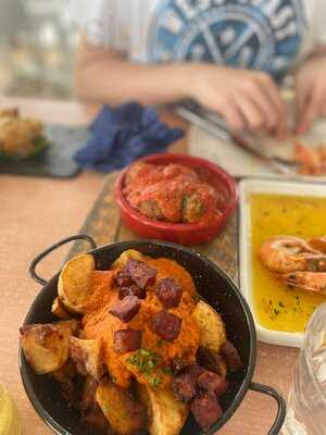 Billy Hundreds Fish N Tapas Restaurant