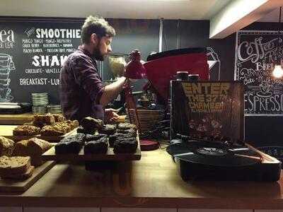 Baila Coffee & Vinyl