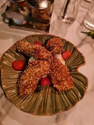 9 Elephants Thai Drink & Dine