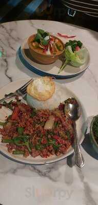 9 Elephants Thai Drink & Dine