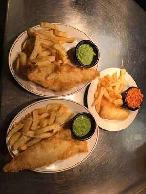 The Sandgrounder Take Away And Seating Area