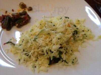 Everest Nepalese Restaurant And Bar