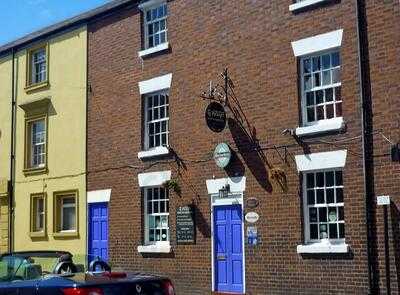 Y Delyn Wine And Tapas Bar