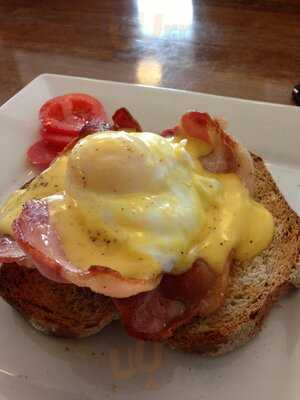 Alexander's Cafe And Pizzeria