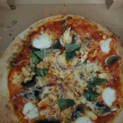 Alexander's Cafe And Pizzeria