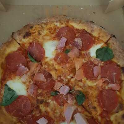 Alexander's Cafe And Pizzeria