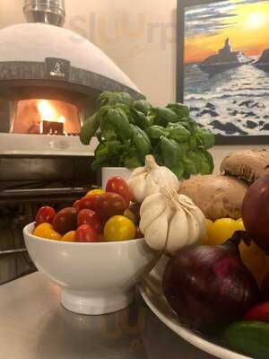 Alexander's Cafe And Pizzeria