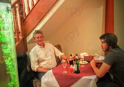 Le Raj Indian Restaurant