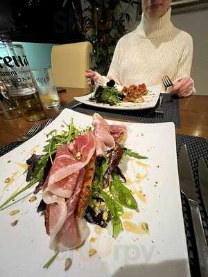 Oliver's Restaurant & Fagin's Wine Bar