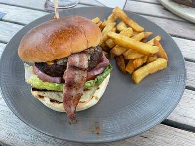 The Fox & Hounds, Lyndhurst