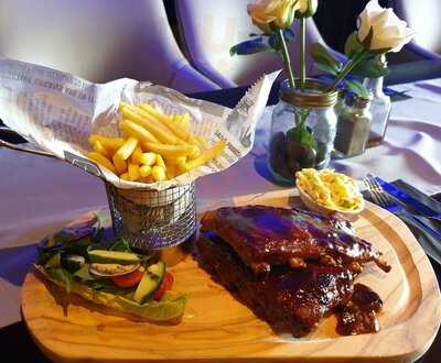 Henighans Eat & Drink