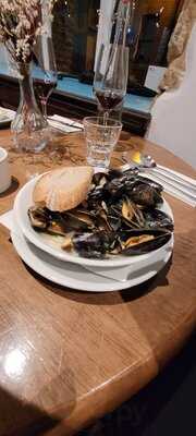 Lawson's Bar & Bistro