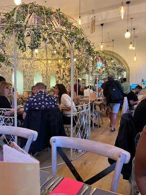 Giggling Squid - Bath