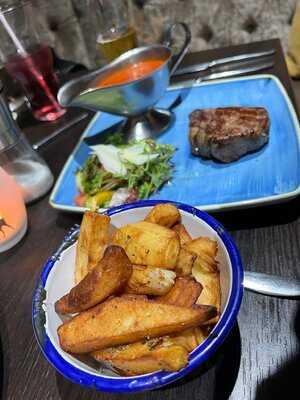 Rustica Trattoria & Inn