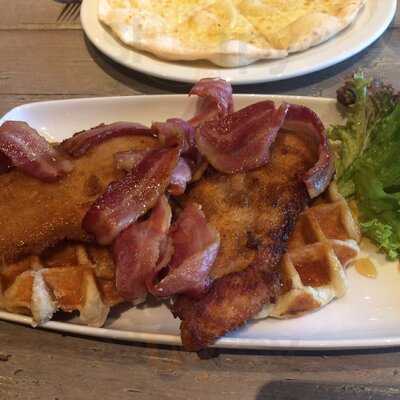 Sawyers Bar And Grill