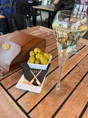 Vino Vino Wine & Cocktail Bar