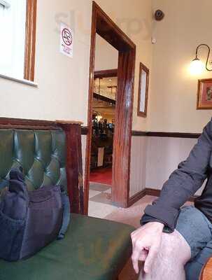 The Swan & Three Cygnets